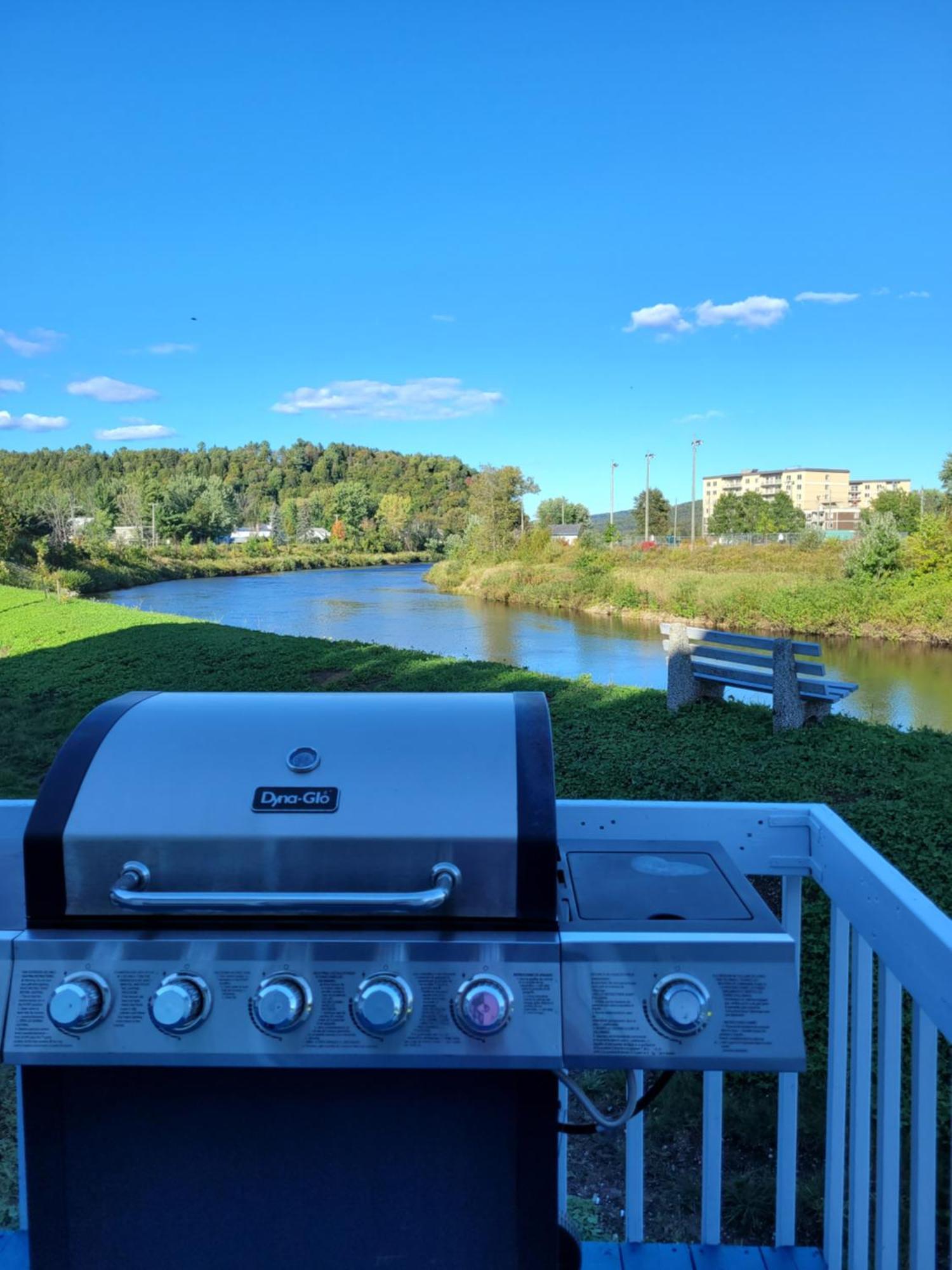 L'Auberge Du Vieux Pont Saint-Raymond Exteriör bild