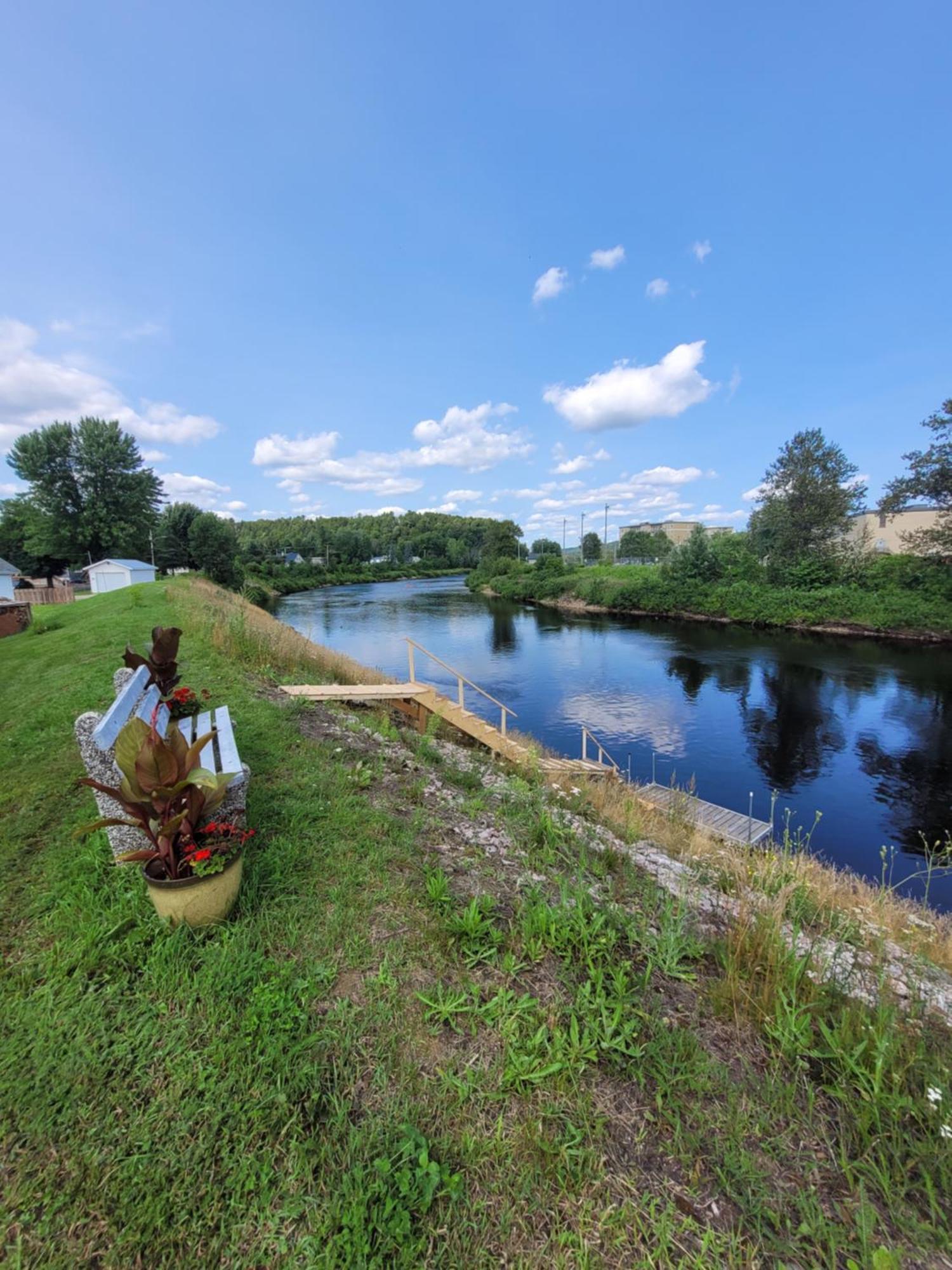 L'Auberge Du Vieux Pont Saint-Raymond Exteriör bild